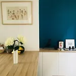 Bright Duplex Apartment Near Train Station