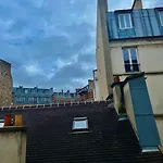 Bright Duplex Apartment Near Train Station