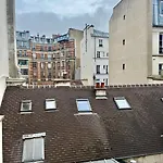 Bright Duplex Apartment Near Train Station