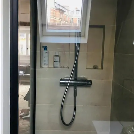 Apartment Bright Duplex Near Train Station *